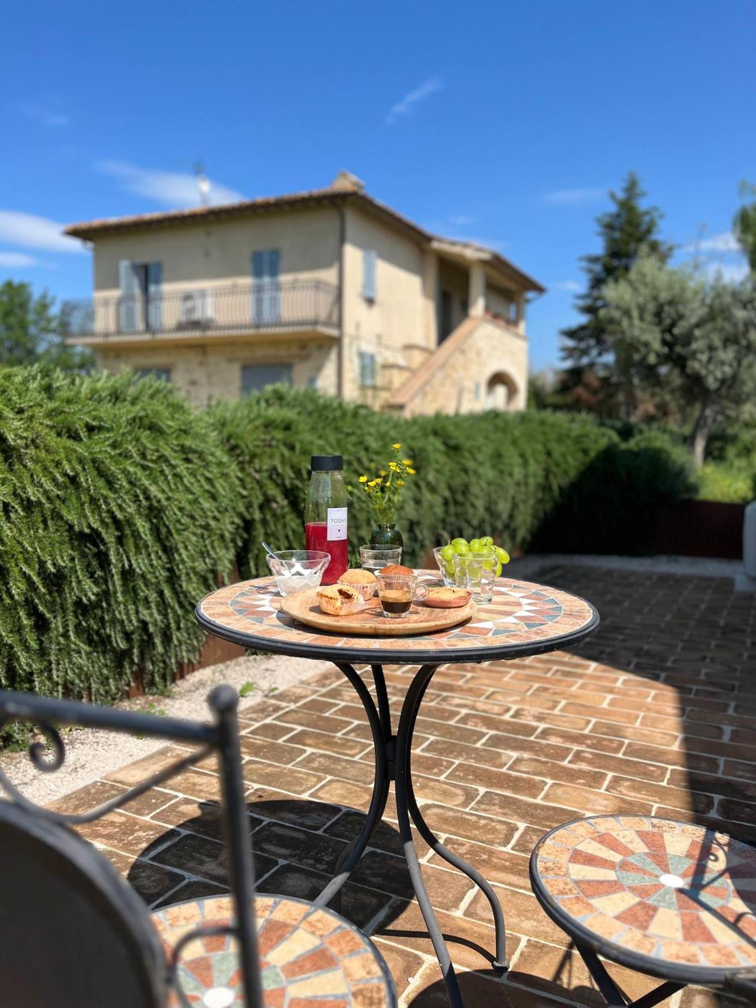 Agriturismo Qui E Ora Bevagna Habitación foto